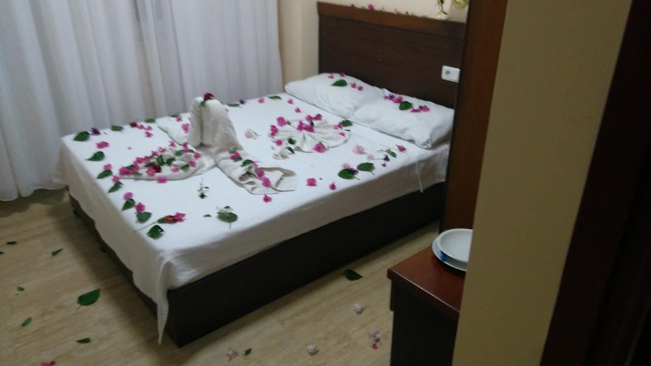 Las Palmeras Hotel Çamyuva Esterno foto