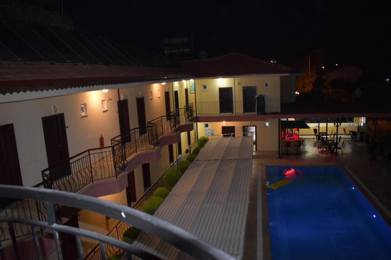 Las Palmeras Hotel Çamyuva Esterno foto