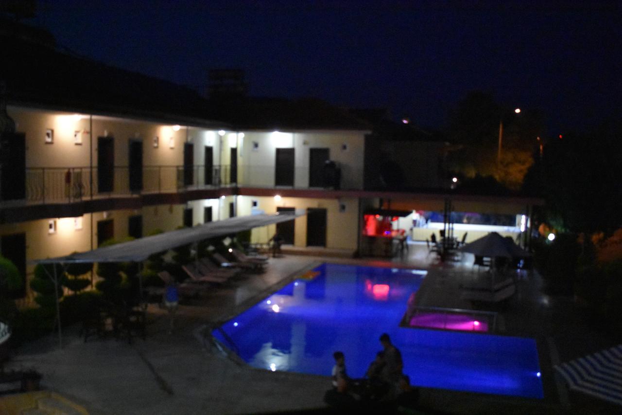 Las Palmeras Hotel Çamyuva Esterno foto